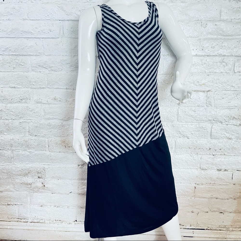 Larsen Gray Women Striped Sleeveless Maxi Dress  Size M